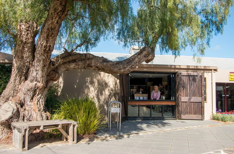 Barossa Visitor Centre Gift Voucher - Perths Hotel 0
