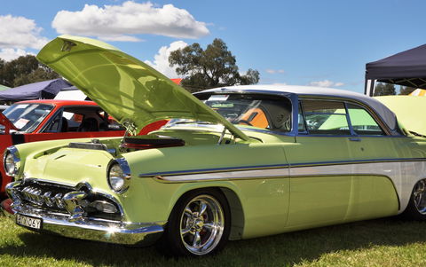 Chryslers On The Murray - Perths Hotel 1