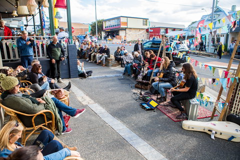 Live N Local In The Village - Perths Hotel 1