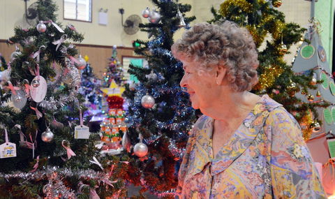 Mount Morgan Christmas Tree Festival - Perths Hotel 1