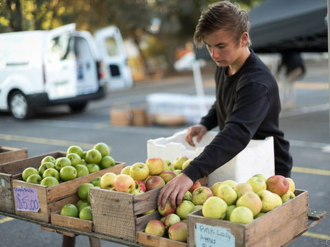 Carlton Farmers' Market - Perths Hotel 0