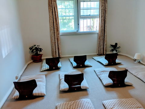 Introduction To Meditation: Know Your Mind And Learn How To Free Your Mind - Perths Hotel 1