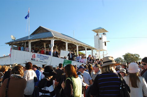 Talmoi Picnic Races - Perths Hotel 0