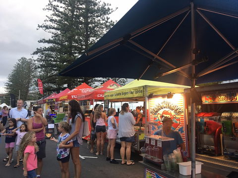 Twilight Markets Caloundra - Perths Hotel 2