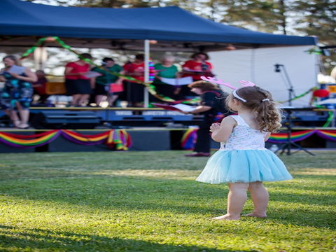 Yass Community Christmas Carols - Perths Hotel 2