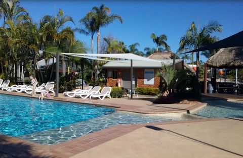 Blue Dolphin Holiday Resort - Perths Hotel 3
