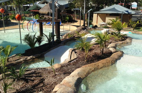Blue Dolphin Holiday Resort - Perths Hotel 4