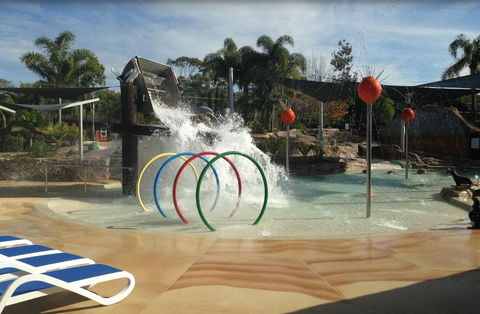 Blue Dolphin Holiday Resort - Perths Hotel 1