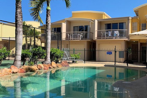 Coolum Beach Getaway Resort - Perths Hotel 1