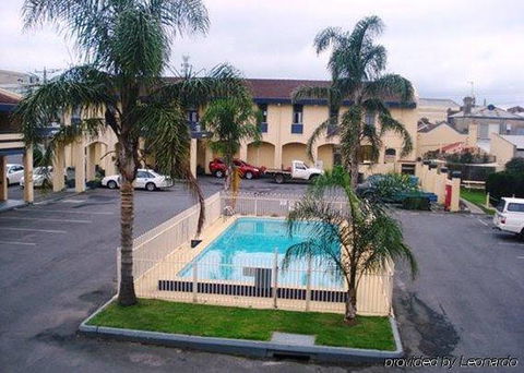 Econo Lodge Hacienda International - Perths Hotel 0