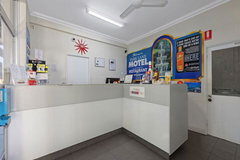 Econo Lodge Park Lane - Perths Hotel 5