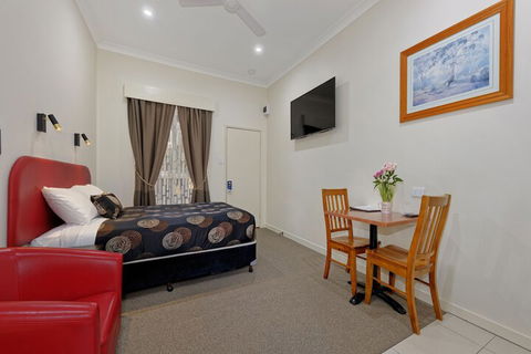 Econo Lodge Park Lane - Perths Hotel 7