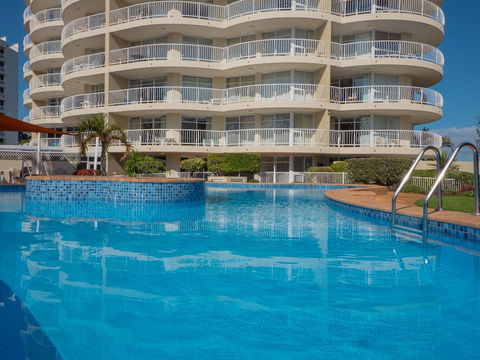 Burleigh Surf Apartments - Perths Hotel 5