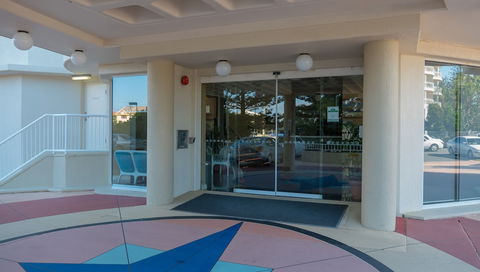 Burleigh Surf Apartments - Perths Hotel 3