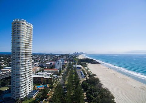 Burleigh Surf Apartments - Perths Hotel 2