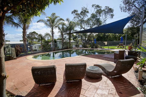 Amaroo Holiday Park - Perths Hotel 7