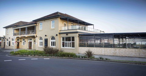 The Huskisson - Perths Hotel 1