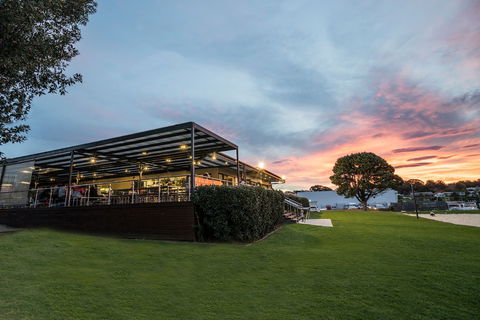 The Huskisson - Perths Hotel 0