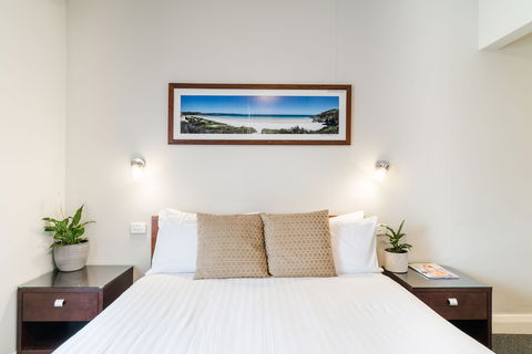 The Huskisson - Perths Hotel 4