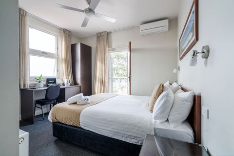 The Huskisson - Perths Hotel 3