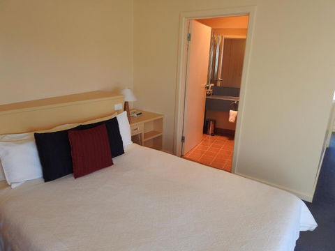 Waves Luxury Suites - Perths Hotel 1