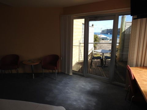 Waves Luxury Suites - Perths Hotel 3