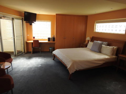 Waves Luxury Suites - Perths Hotel 6