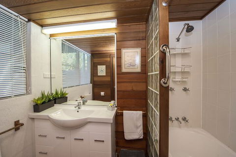 Island Leisure Resort - Perths Hotel 7