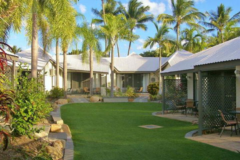 Island Leisure Resort - Perths Hotel 1