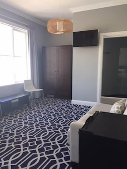 Seabreeze Hotel - Perths Hotel 3
