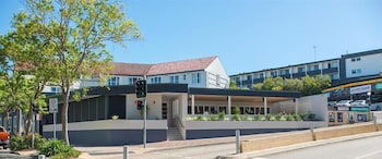 Seabreeze Hotel - Perths Hotel 0