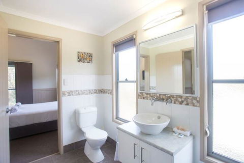 Halifax Holiday Park - Perths Hotel 7