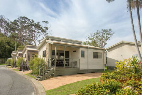Halifax Holiday Park - Perths Hotel 1