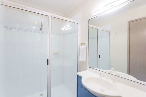 Shoal Bay Holiday Park - Perths Hotel 2