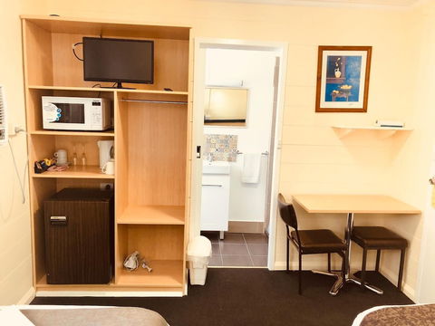 Red Cedar Motel - Perths Hotel 6