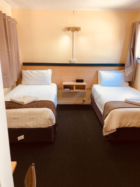 Red Cedar Motel - Perths Hotel 4