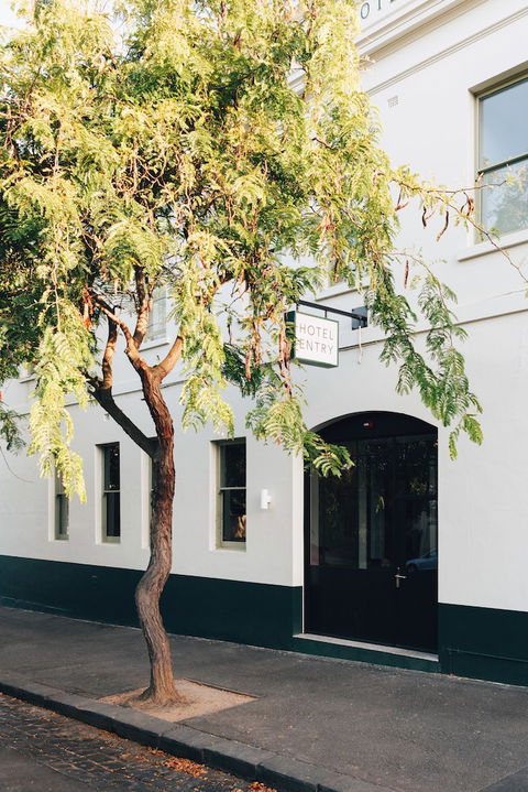 Naughtons Hotel - Perths Hotel 0