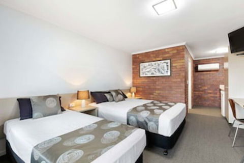 Blue Shades Motel - Perths Hotel 0
