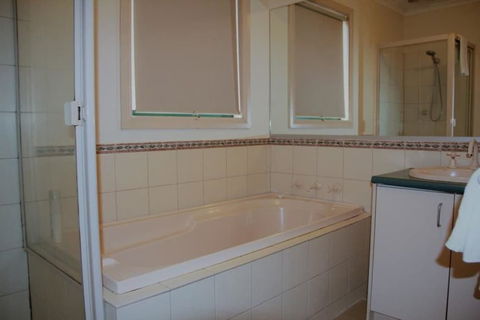 Mount Waverley Townhouses - Perths Hotel 4