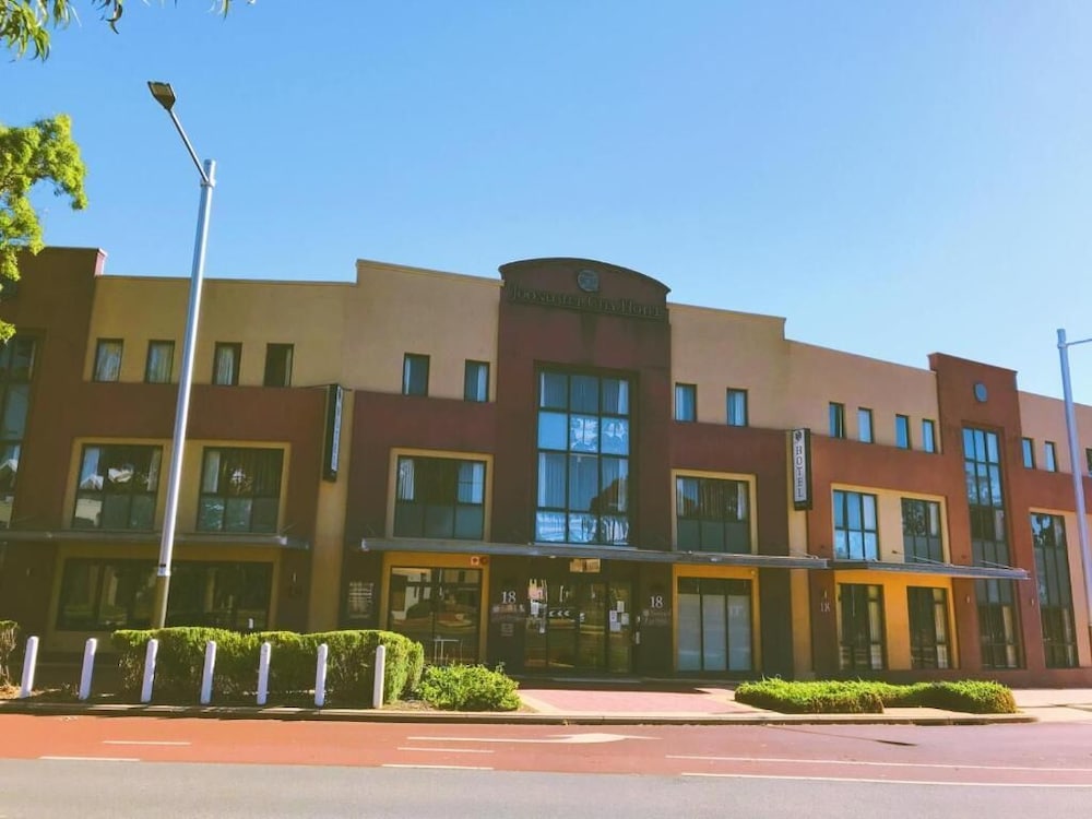 Edgewater WA Perths Hotel