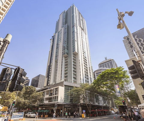 Oaks Brisbane Festival Suites - Perths Hotel 2