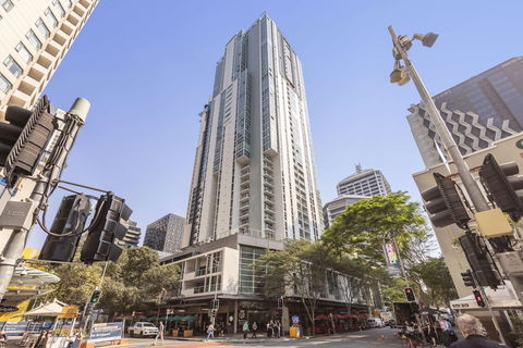 Oaks Brisbane Festival Suites - Perths Hotel 0