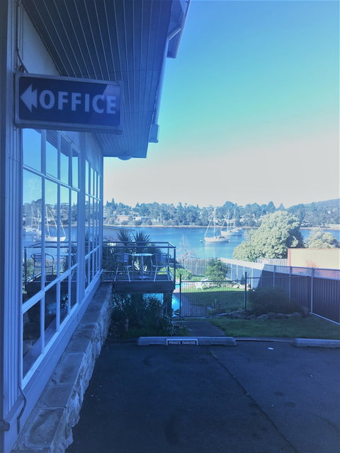 Waterfront Lodge Motel - Perths Hotel 3