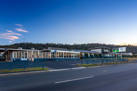Beachfront At Bicheno - Perths Hotel 0