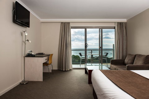 Beachfront At Bicheno - Perths Hotel 5