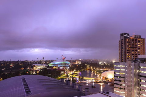 Oaks Adelaide Embassy Suites - Perths Hotel 5