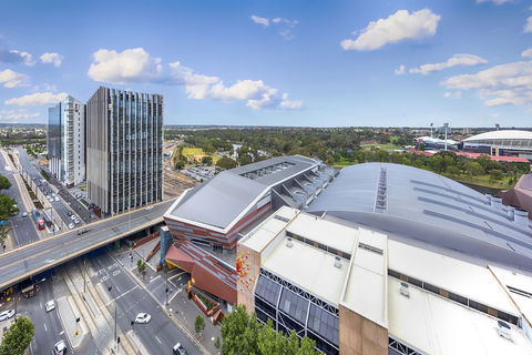 Oaks Adelaide Embassy Suites - Perths Hotel 4