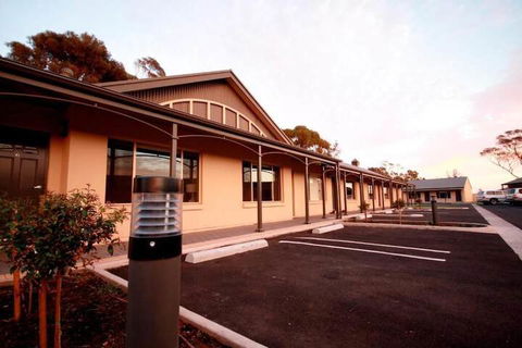 Sundowner Motel Hotel - Perths Hotel 1