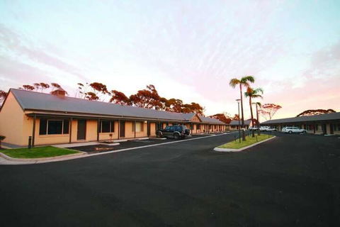 Sundowner Motel Hotel - Perths Hotel 3