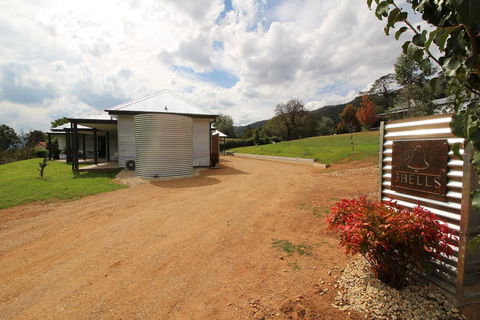 3 Bells Alpine Cottage - Perths Hotel 0